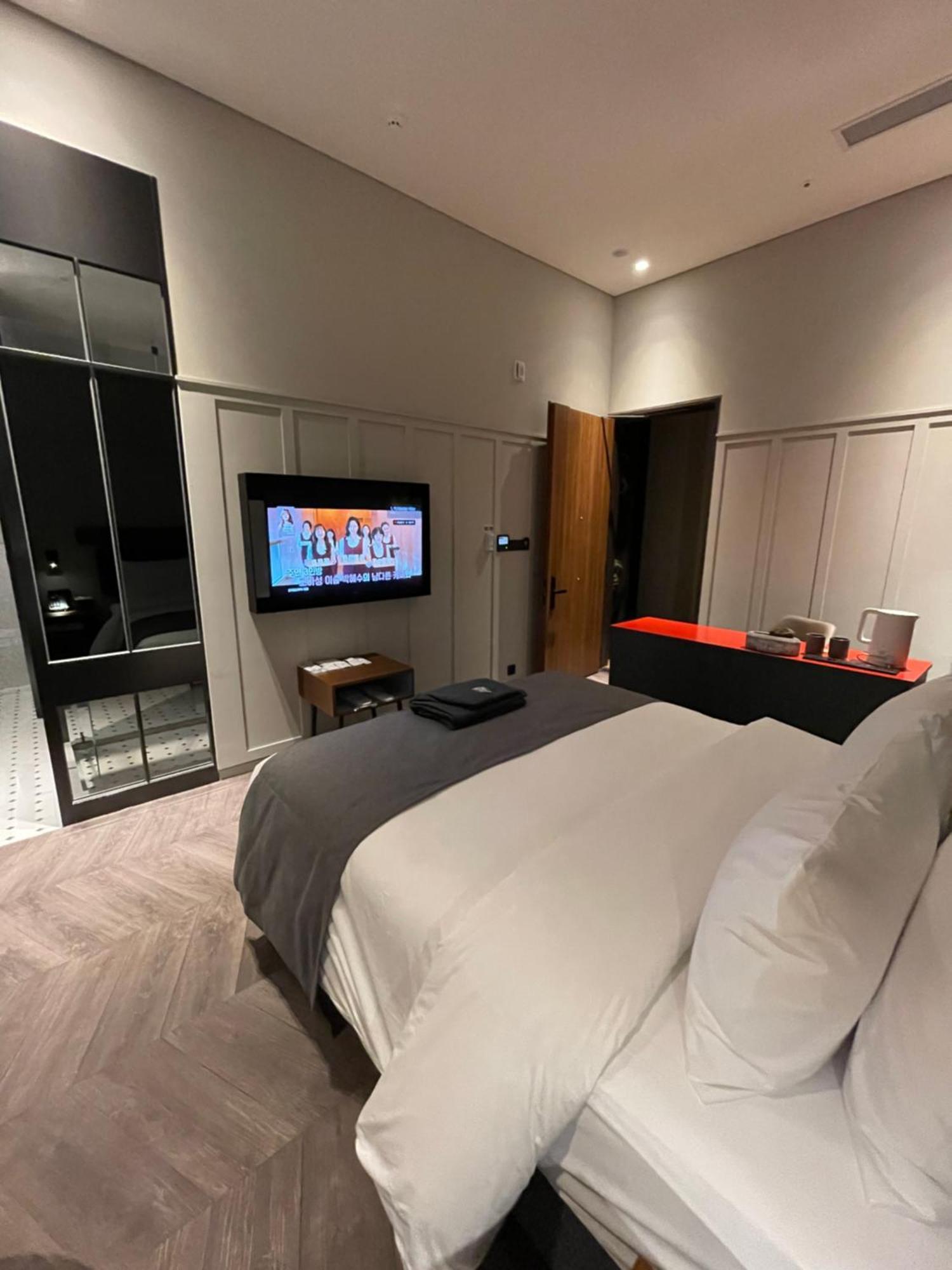 Junibino Hotel Hongdae Seul Dış mekan fotoğraf